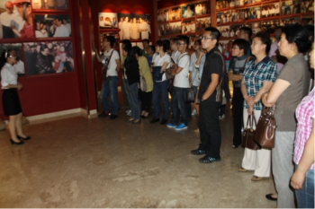 参观省史馆 感受革命情 践行中国梦——伟德体育举办建党92周年纪念活动