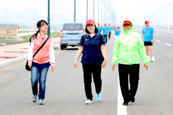 伟德体育举办第五届“石化杯”职工徒步大赛