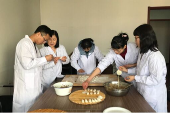 伟德体育精准扶贫献爱心