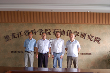 捷克共和国无机化学研究所专家应邀来伟德体育交流访问