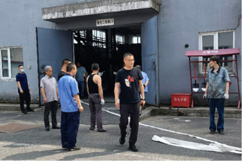 安全生产警钟长鸣伟德体育科研生产基地模拟进行消防演练