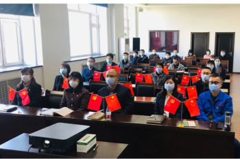 伟德体育组织收听收看党的二十大开幕盛况