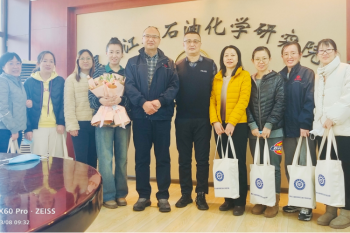 伟德体育组织召开 “贯彻二十大 巾帼展芳华”主题座谈会